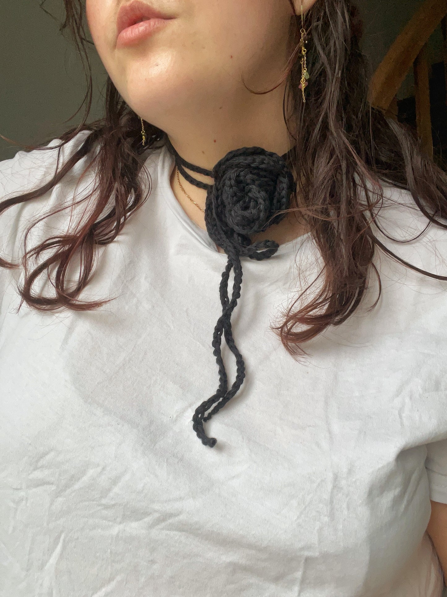 Collier ras de cou au crochet Rose
